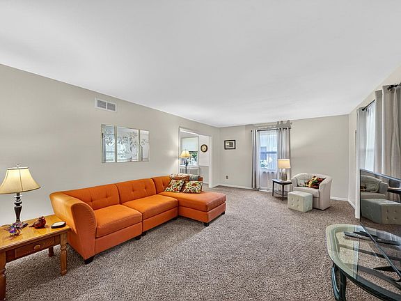 4th image of 54609 Whispering Oak Dr