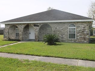 5700 4th St, Violet, LA 70092