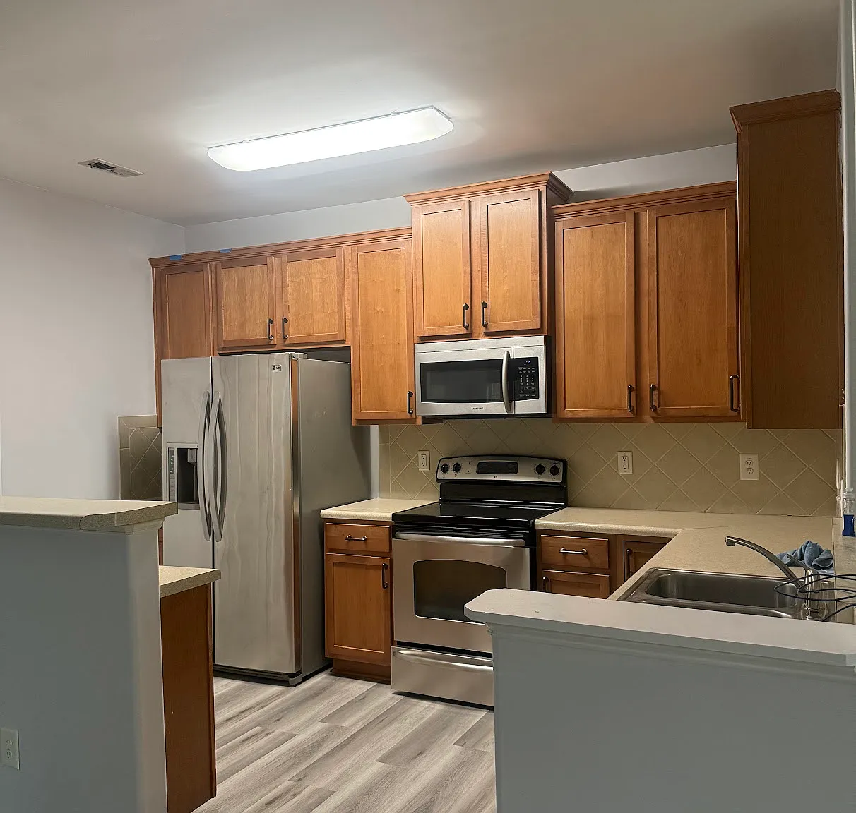 3 bed, 2.5 bath, 1550 sqft, $1,700 — Photo 2