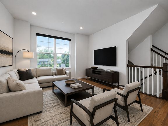 4th image of 9242 143rd St
