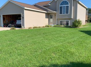 330 Pineview Dr, Belding, MI 48809