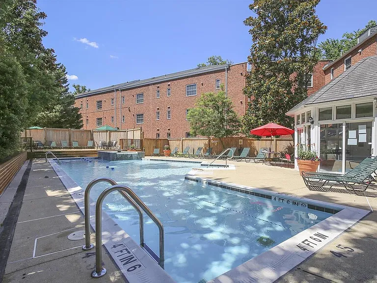 1616 W Abingdon Dr #202 — Photo 17