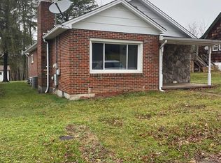 221 Wilcox Valley Ave, Crab Orchard, WV 25827