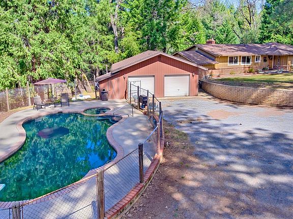 3rd image of 500 Greenwood Ct