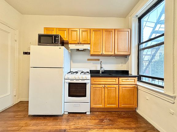 5th image of 30-18 43rd St #5