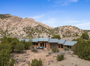 19 Tanager Rd, Dixon, NM 87527