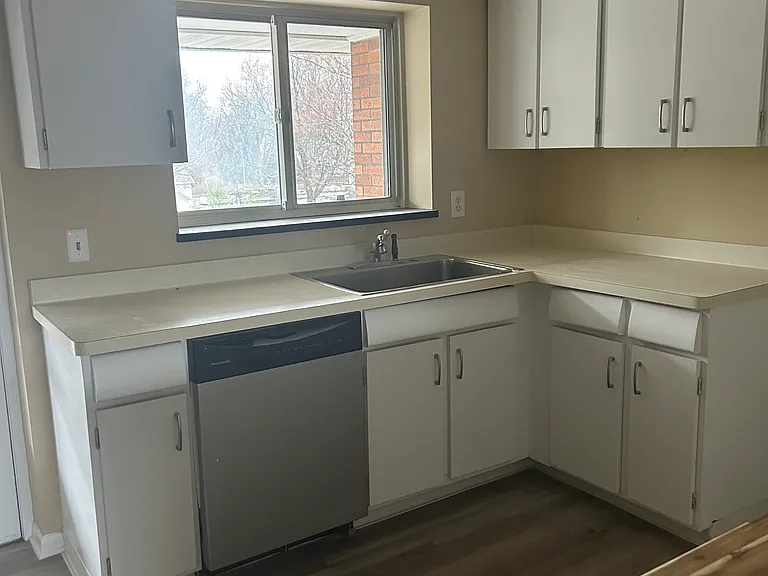2411 East Ave #5 — Photo 5