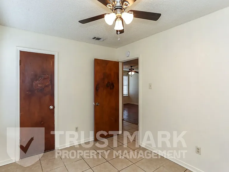 220 Gibson St #B — Photo 12