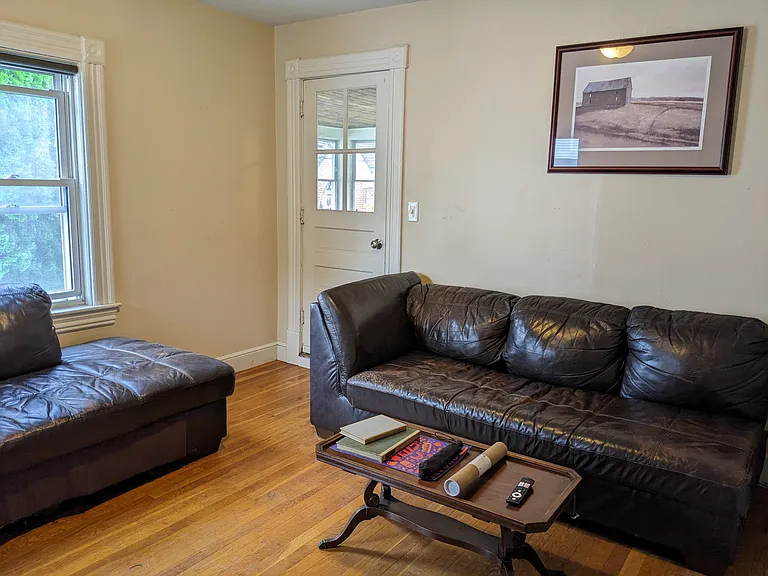 22 Edwards Sq — Photo 4