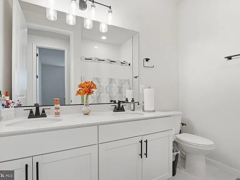 615 Clover Ln — Photo 30
