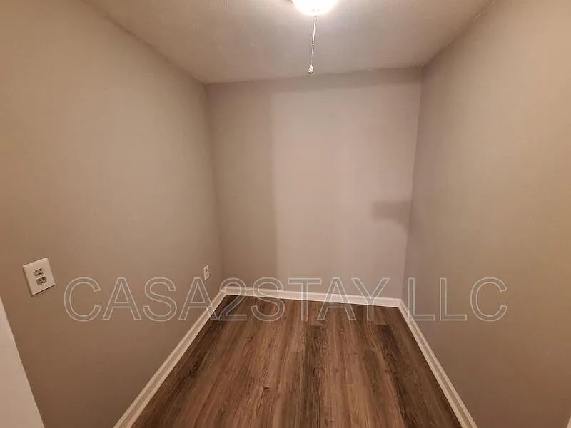 3 bed, 1.0 bath, 1200 sqft, $995 — Photo 4