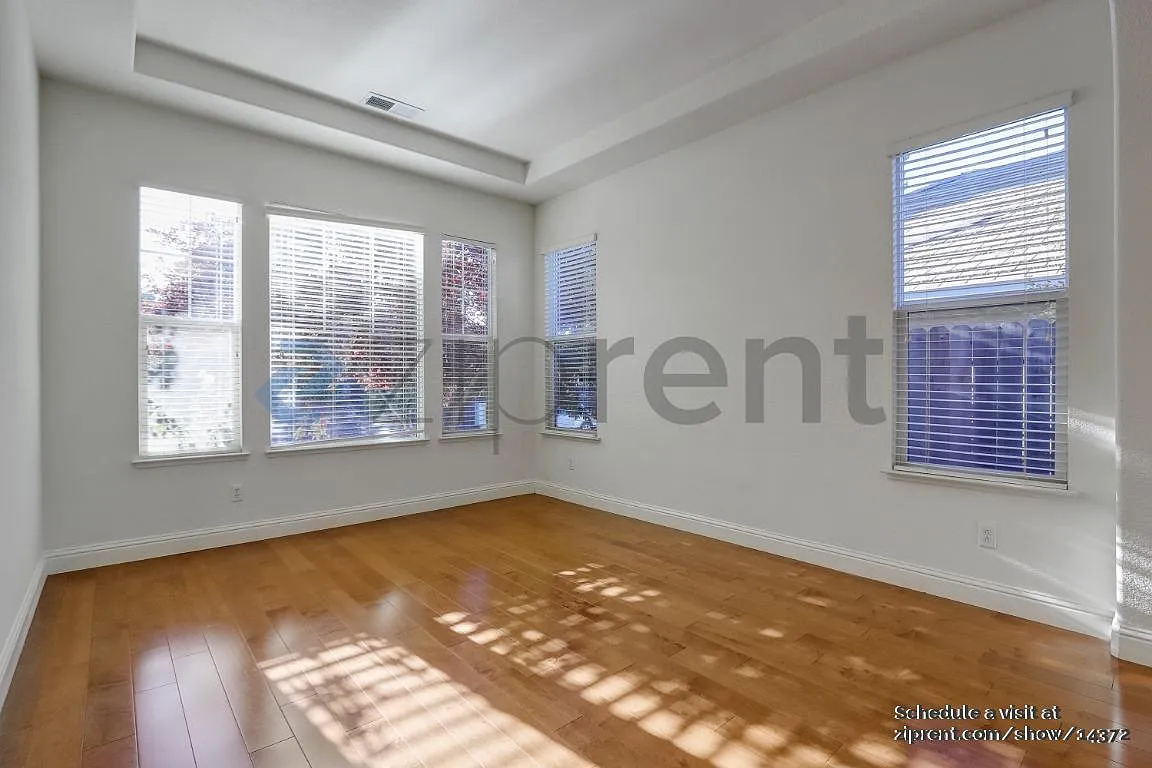 3 bed, 2090 sqft, $3,000 — Photo 2