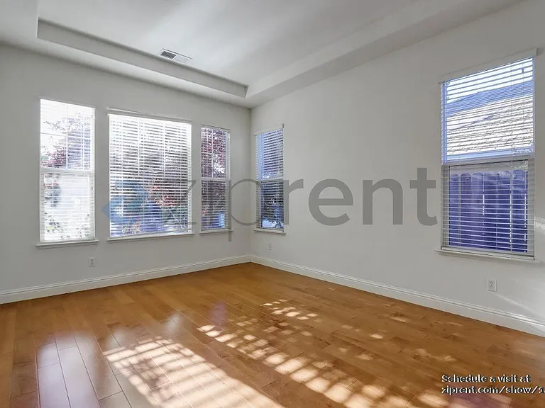 856 Morningside Dr — Photo 2