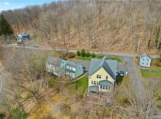 2 Clinton Pl, Wallingford, CT 06492