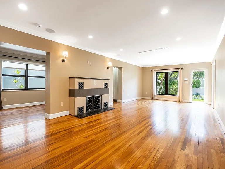 15 S Victoria Park Rd — Photo 5