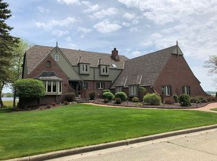 2960 Stonebridge Isle, Delafield, WI 53018