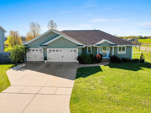1616 Panther Ct, Green Bay, WI 54229