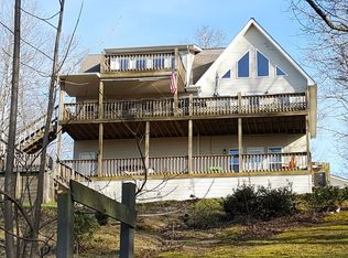 535 Midnight Dr, Byrdstown, TN 38549