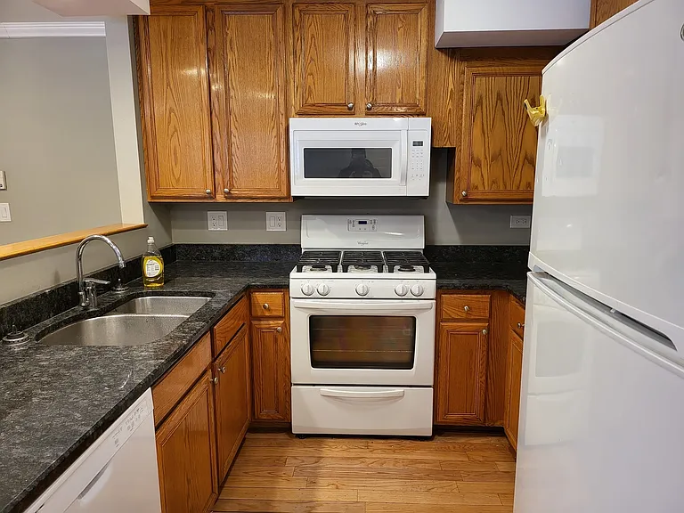 2403 W Flournoy St #A — Photo 4