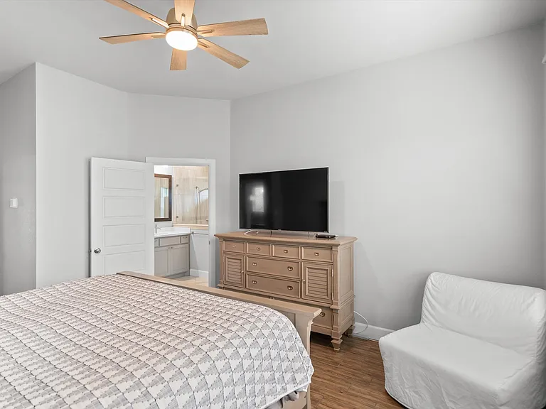 2304 Clancy Dr — Photo 10