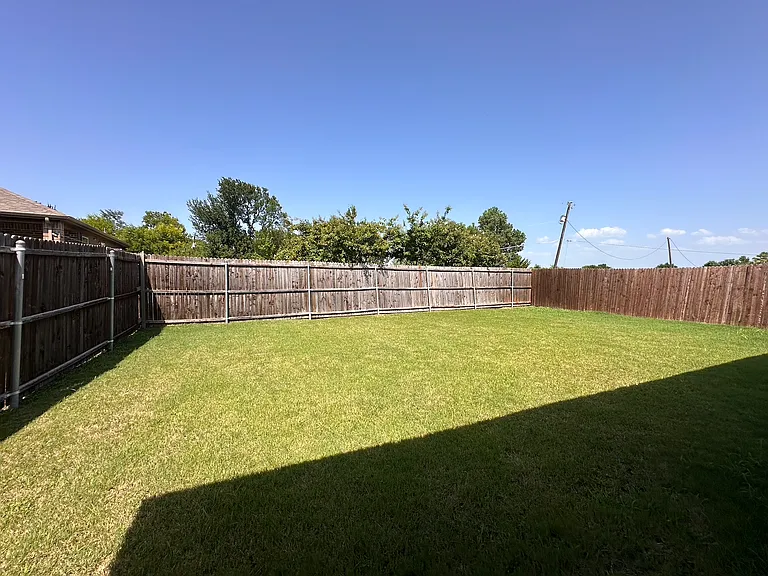 804 Meadow Wood Ln — Photo 17