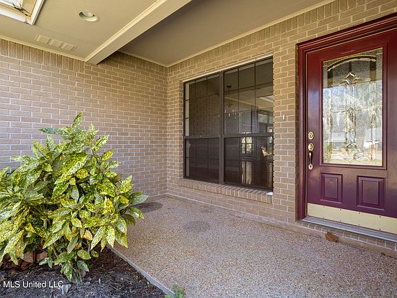3rd image of 1034 Conley Cir