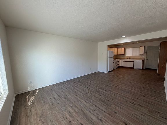 3rd image of 429 Old Fort Rd #D