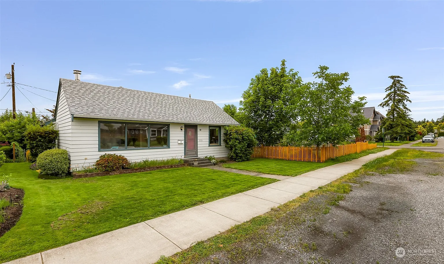 2723 Russell Street photo 1