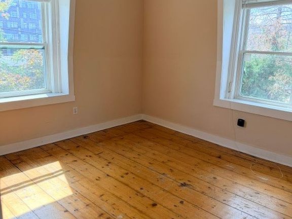 3rd image of 290 Lincoln St APT 3