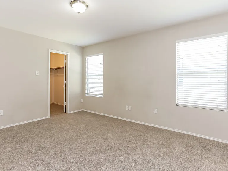 1303 Macaw Ct — Photo 9