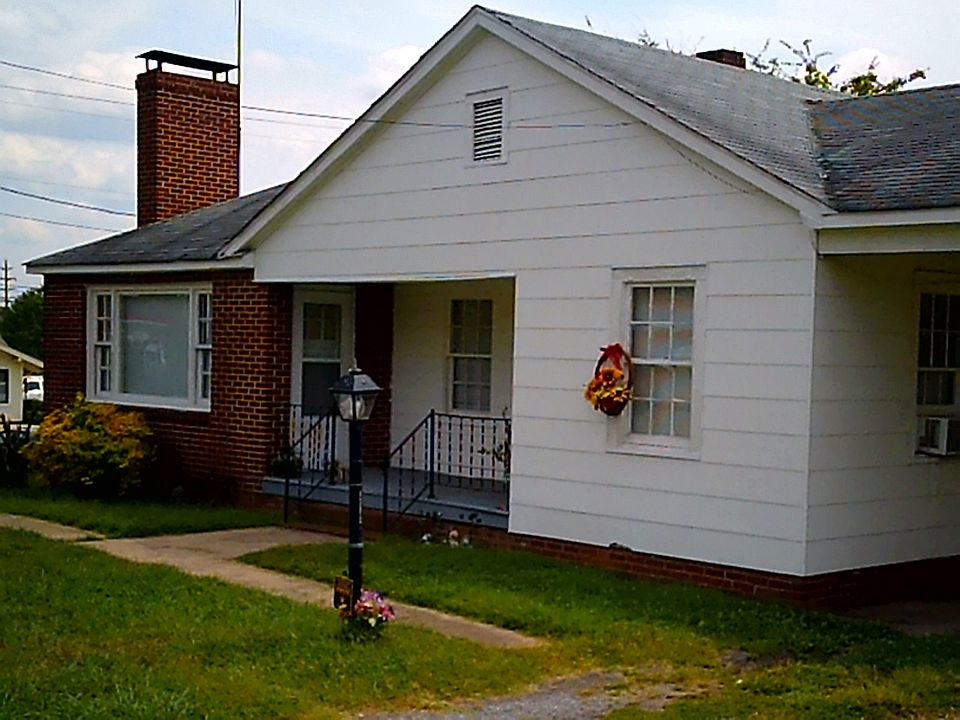 1st image of 221 Brown St