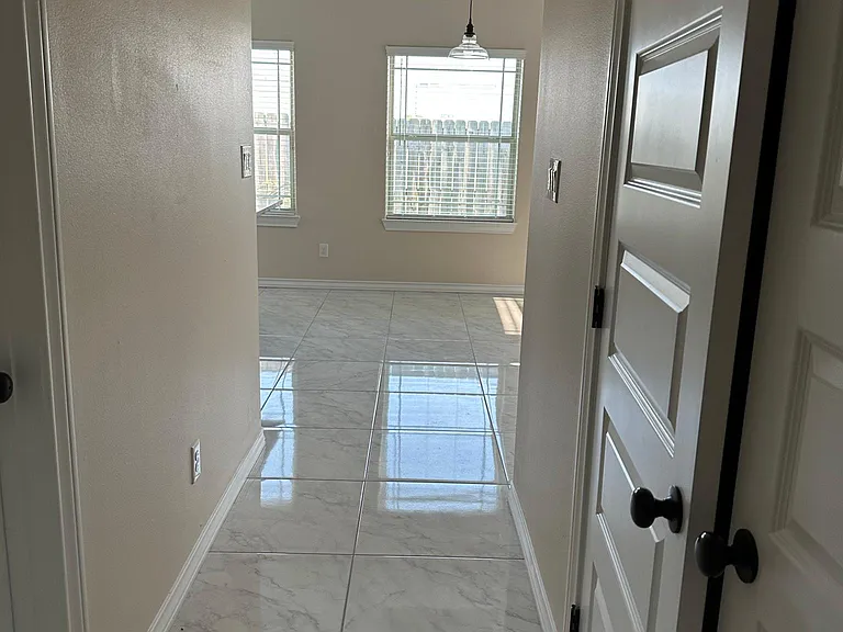 216 Teak Dr — Photo 2