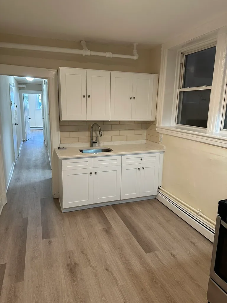 218 East 30th Street — Photo 4