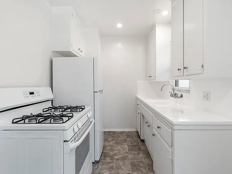 1227 N Harper Ave #8 — Photo 7