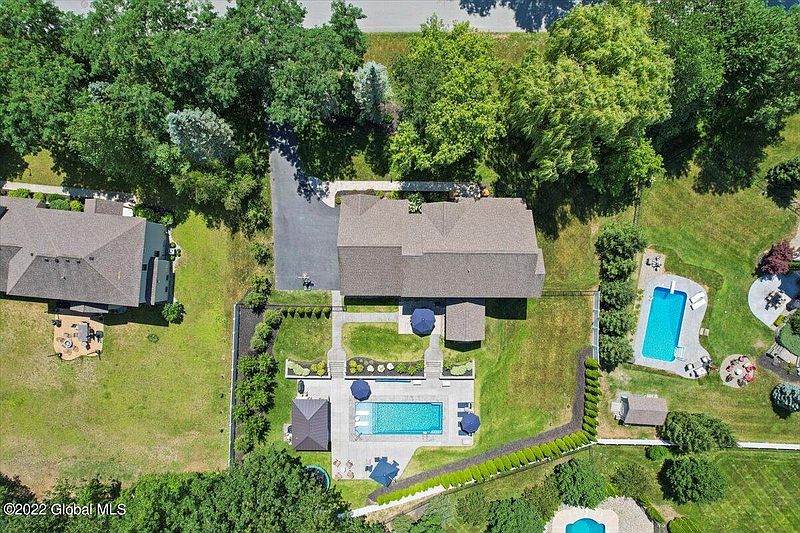 5th image of 8 Chestnut Hill Drive