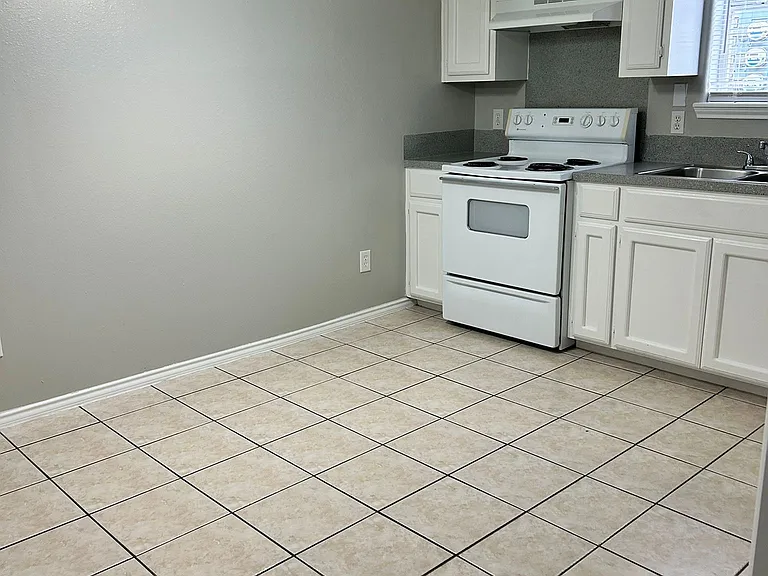 2308 W Elisa Ln #8 — Photo 3