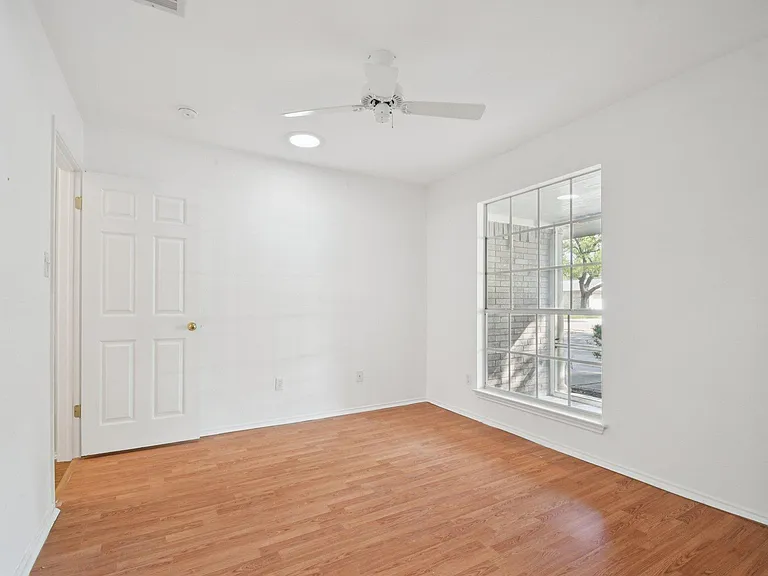 1300 Leah Ln — Photo 19