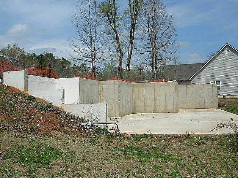 1st image of 680 Creekview Dr