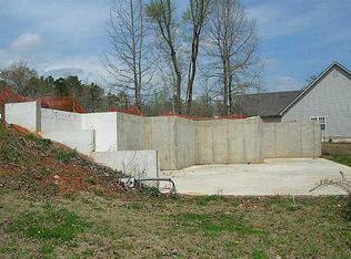 680 Creekview Dr, Hoschton, GA 30548