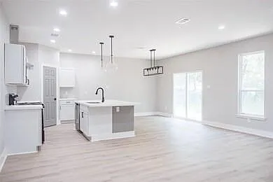 2414 Myrtle St — Photo 5