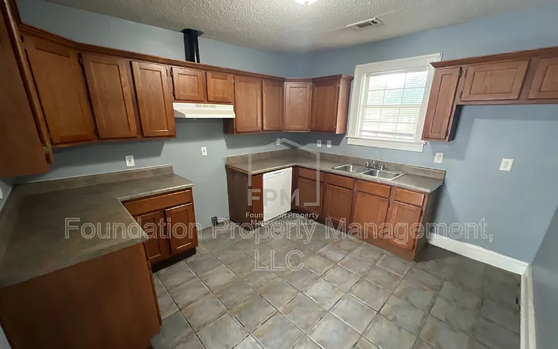 2 bed, 1.5 bath, 800 sqft, $1,225 — Photo 3