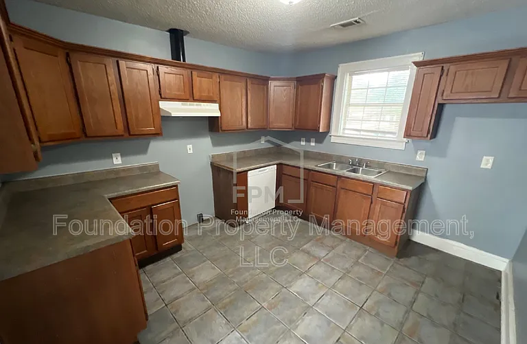 3563 Rockwood Ave — Photo 3