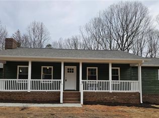 1008 Key Rd, Ararat, NC 27007