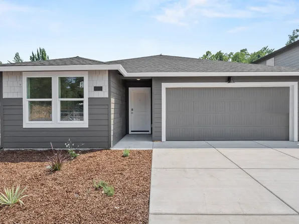 2852 Bear Cub Dr, Medford, OR 97501