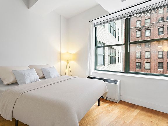 4th image of 99 John St APT 826