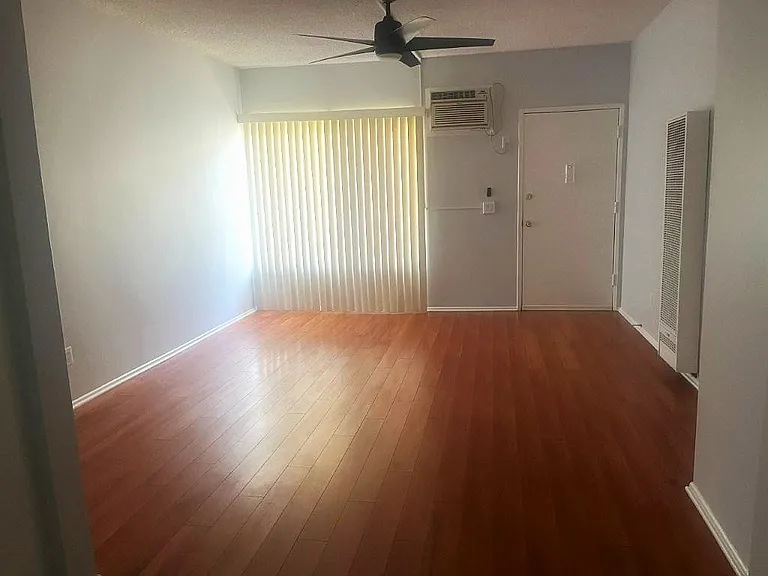 1124 N Columbus Ave — Photo 4