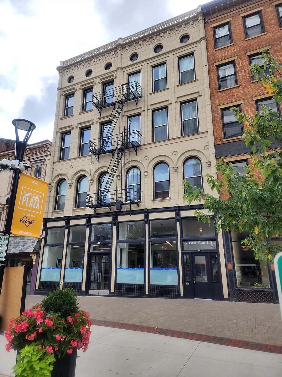 Building Photo - 17 E Court St #32
