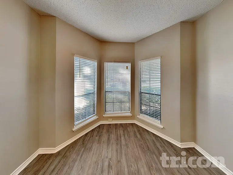 1130 Dandelion Dr — Photo 4
