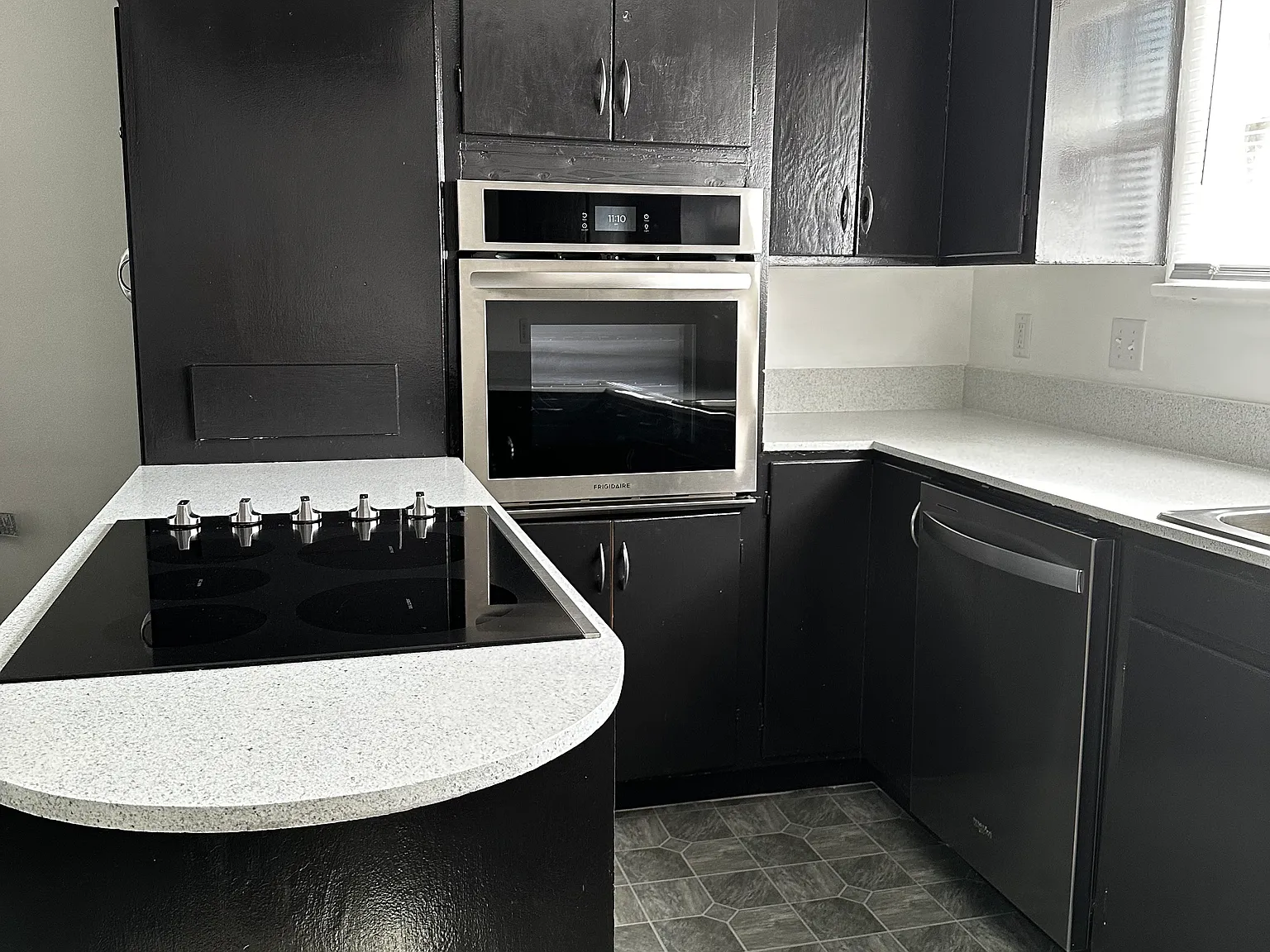 2 bed, 1000 sqft, $1,650 — Photo 2