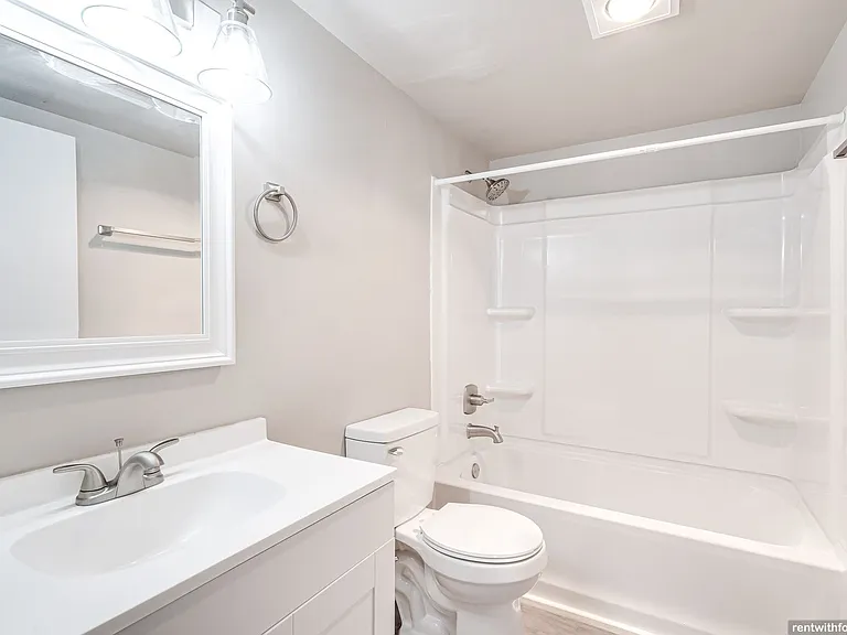 1227 Doctors Dr — Photo 10